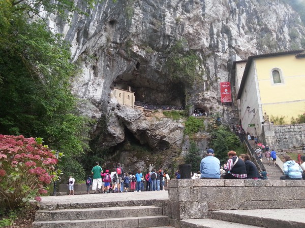La Santa Cueva de la Virgen de Covadonga
