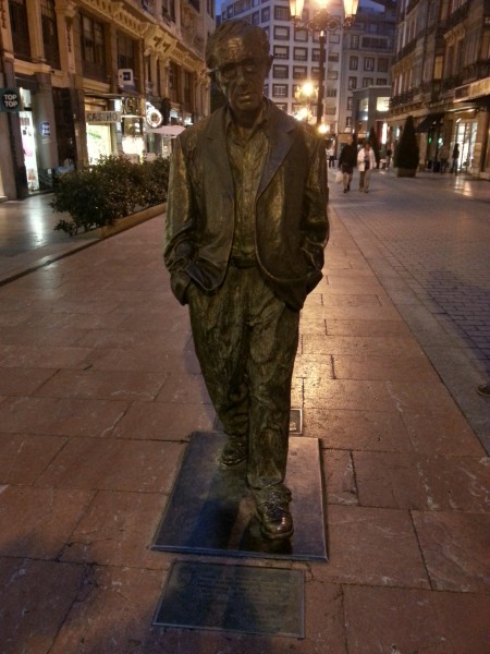 Estatua de Woody Allen, en Oviedo