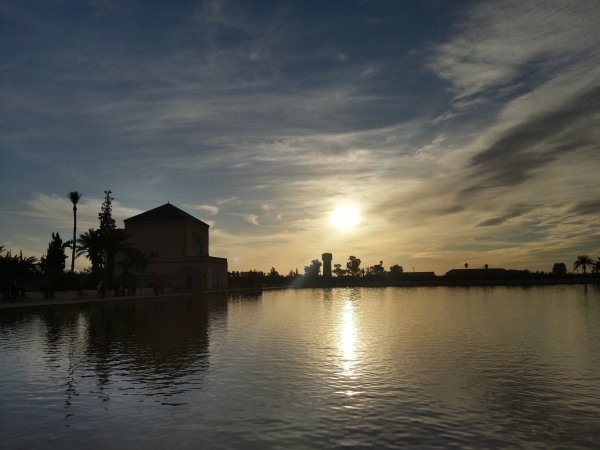 Empieza la puesta de Sol en La Menara, Marrakech