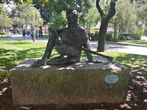 Estatua de John Lennon en los jardines de Méndez Núñez